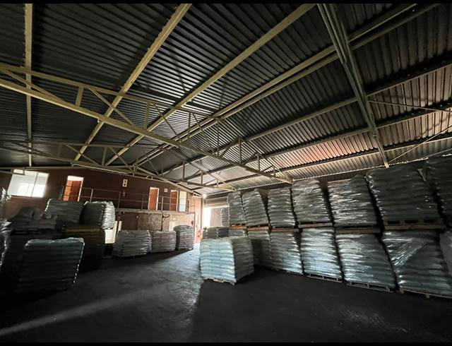 1,100M² WAREHOUSE FOR SALE IN NEW ERA
